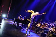 「YOSHIKI CLASSICAL 2018 ～紫に染まった夜～ YOSHIKI with Philharmonic Orchestra」の様子。