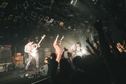 挫・人間「挫・人間 TOUR 2018/19 ～厨二病？いや、チューしよう～」東京・渋谷CLUB QUATTRO公演の様子。（撮影：コムラマイ）