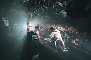 挫・人間「挫・人間 TOUR 2018/19 ～厨二病？いや、チューしよう～」東京・渋谷CLUB QUATTRO公演の様子。（撮影：コムラマイ）