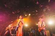 挫・人間「挫・人間 TOUR 2018/19 ～厨二病？いや、チューしよう～」東京・渋谷CLUB QUATTRO公演の様子。（撮影：コムラマイ）