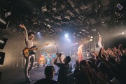 挫・人間「挫・人間 TOUR 2018/19 ～厨二病？いや、チューしよう～」東京・渋谷CLUB QUATTRO公演の様子。（撮影：コムラマイ）