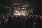 挫・人間「挫・人間 TOUR 2018/19 ～厨二病？いや、チューしよう～」東京・渋谷CLUB QUATTRO公演の様子。（撮影：コムラマイ）