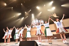 手をつなぐエビネギ。