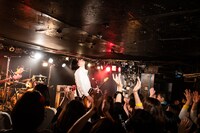 1月26日の「ロックスターとエレキギター」初日公演の様子。（撮影：ミウラユウキ）