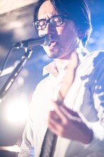 1月26日の「ロックスターとエレキギター」初日公演のフルカワユタカ。（撮影：ミウラユウキ）