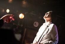 1月26日の「ロックスターとエレキギター」初日公演のフルカワユタカ。（撮影：ミウラユウキ）