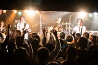 1月26日の「ロックスターとエレキギター」初日公演の様子。（撮影：ミウラユウキ）