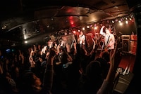 1月26日の「ロックスターとエレキギター」初日公演の様子。（撮影：ミウラユウキ）