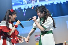 私立恵比寿中学の最年長・真山りか（左）とNegiccoの最年長・Nao☆（右）。