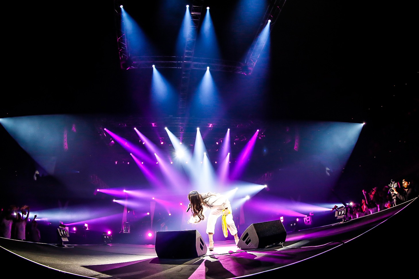 「阿部真央 らいぶNo.8 ～10th Anniversary Special～」東京・日本武道館公演の様子。（撮影：笹森健一）