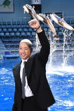 イルカと関口メンディー。