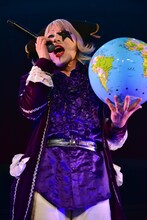 GLAY「誘惑」を熱唱するゴー☆ジャス。