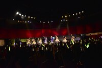 「走れ！Fit's ver」を歌うはちみつロケットとゴー☆ジャス。