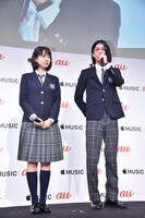 左から松本穂香、中川大志。