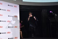 会見に登場するヤバイTシャツ屋さん。