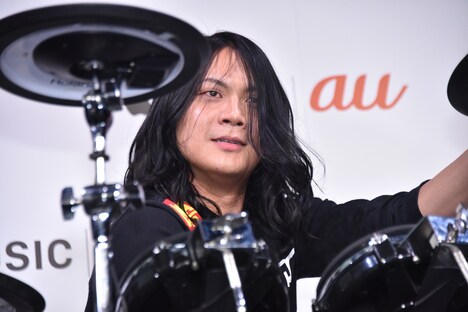 キメ顔で締めるもりもりもと（Dr, Cho / ヤバイTシャツ屋さん）。