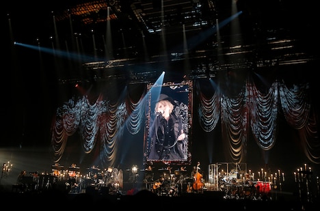 「HYDE ACOUSTIC CONCERT 2019 黒ミサ BIRTHDAY」1月29日公演の様子。（撮影：田中和子）