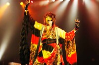 ライブツアー「YAKUMO」東京・マイナビBLITZ赤坂公演の様子。（写真提供：ビーイング）