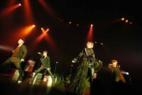 ライブツアー「YAKUMO」東京・マイナビBLITZ赤坂公演の様子。（写真提供：ビーイング）