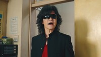 Y!mobileテレビCM「Y!BAND結成」篇のワンシーン。