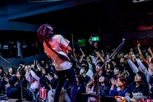 SWANKY DANK「WHITE FLAGS TOUR 2018～2019」東京・TSUTAYA O-WEST公演の様子。（Photo by TAKASHI KONUMA）
