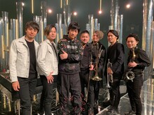 DEAN FUJIOKAとバンドメンバー。