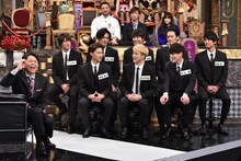 MCの有吉弘行とSOLIDEMO。(c)日本テレビ