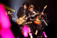 e-ZUKA（G）とTAKE（G）。（撮影：柴田恵理）