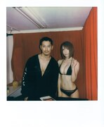 般若「グッドモーニング」より。（撮影：猫守よしお）