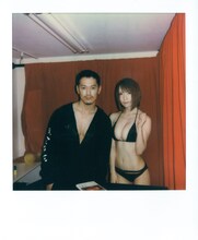 般若「グッドモーニング」より。（撮影：猫守よしお）