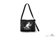 「SEVENTEEN×KANGOL SPECIAL COLLABORATION」ナイロンサコッシュ