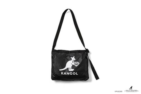 「SEVENTEEN×KANGOL SPECIAL COLLABORATION」ナイロンサコッシュ
