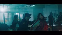 欅坂46「黒い羊」ミュージックビデオのワンシーン。