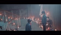 欅坂46「黒い羊」ミュージックビデオのワンシーン。