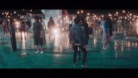 欅坂46「黒い羊」ミュージックビデオのワンシーン。