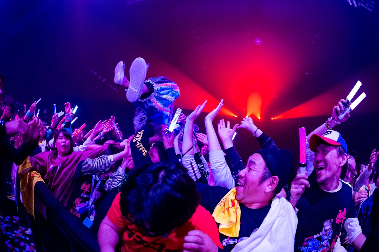 フロアにダイブしたあの。（Photo by shinz）