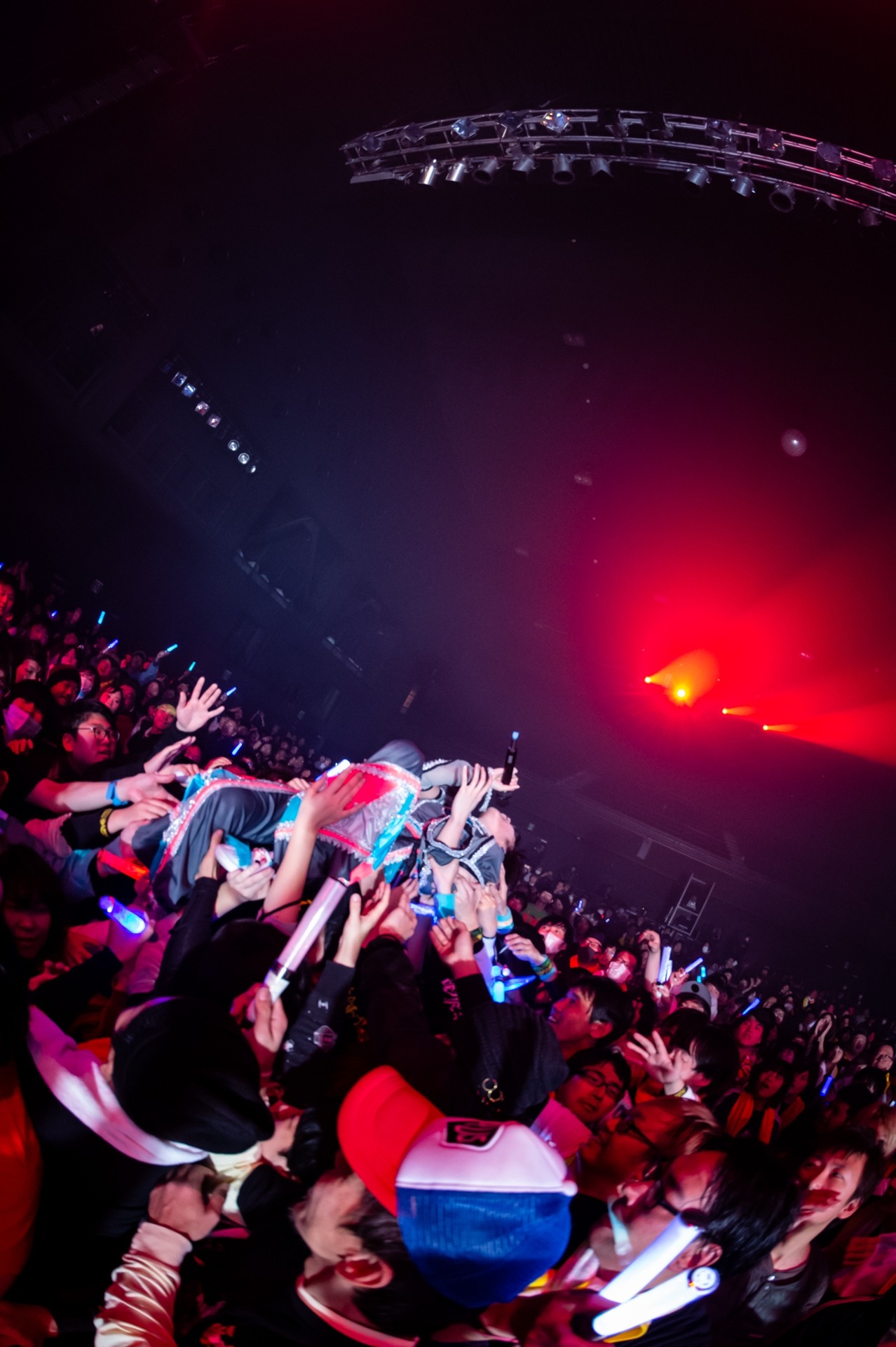 フロアにダイブしたあの。（Photo by shinz）