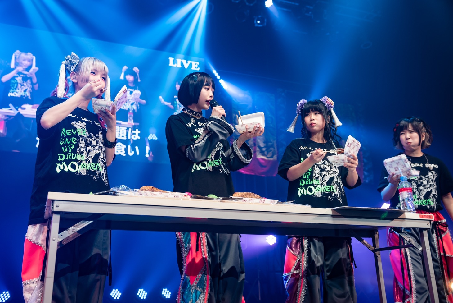 たこ焼きの早食いに挑むゆるめるモ！。（Photo by shinz）