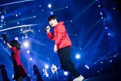 人気画像1位は「星野源の5大ドームツアー、大阪で開幕」より、「星野源 DOME TOUR 2019『POP VIRUS』」大阪・京セラドーム大阪公演の様子。（撮影：田中聖太郎）