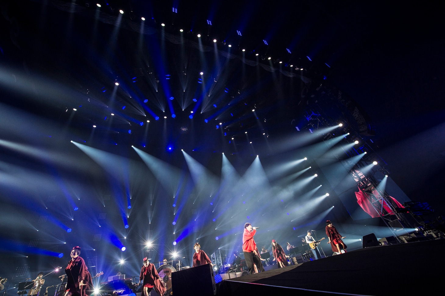 人気画像3位は「星野源の5大ドームツアー、大阪で開幕」より、「星野源 DOME TOUR 2019『POP VIRUS』」大阪・京セラドーム大阪公演の様子。（撮影：田中聖太郎）
