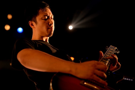 松崎兵太（G, Cho / SHANK）（撮影：半田安政［Showcase］）