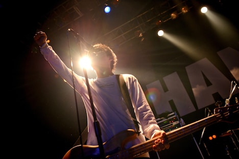 庵原将平（Vo, B / SHANK）（撮影：半田安政［Showcase］）