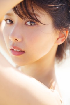 欅坂46渡邉理佐“2つの海”が出会う絶景スポットへ、写真集先行カット第2 
