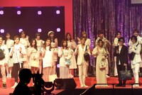 「Samantha Thavasa 25周年キック・オフプレ発表会」記者会見の様子。