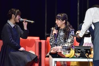 リラックスムードで話すNegicco最年長・Nao☆（左）とエビ中最年少・中山莉子（右）。