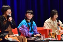 左からMegu、柏木ひなた、安本彩花。