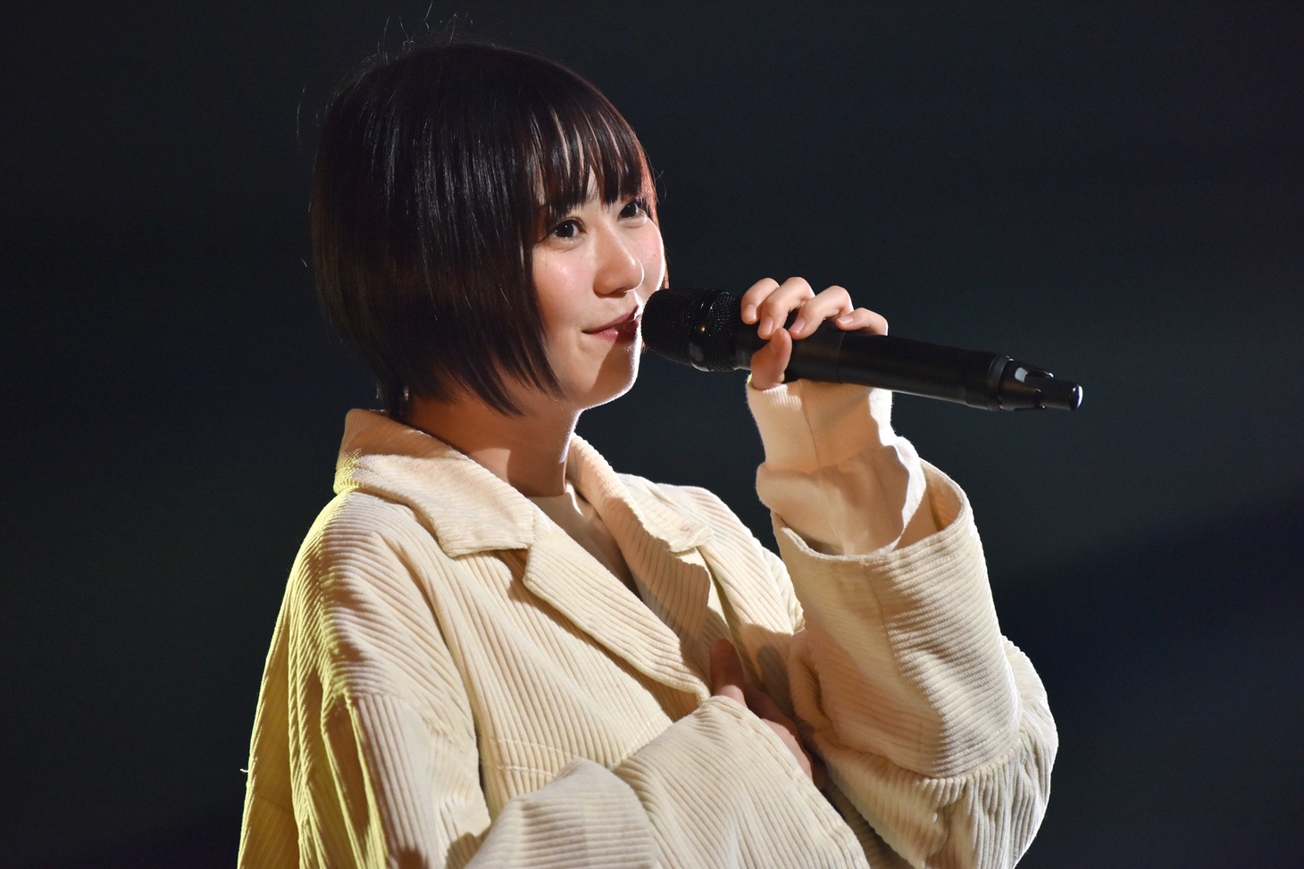 安本彩花