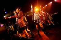 「PiiiiiiiN 愛ある青春 1st ONEMAN LIVE」の様子。（写真提供：スターレイプロダクション）