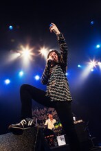 鈴木圭介（Vo）（撮影：新保勇樹）