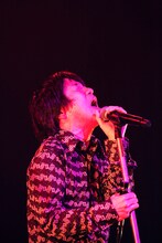 鈴木圭介（Vo）（撮影：新保勇樹）